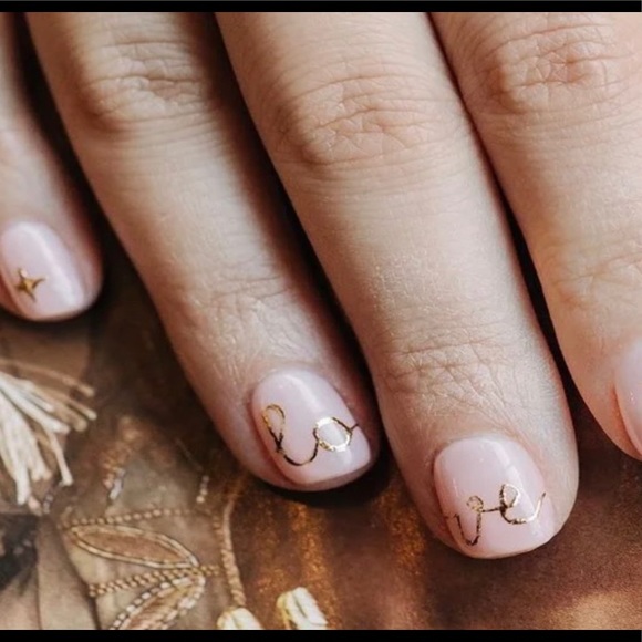 Meet your Posher, Tiffany - Picture 2 of 3